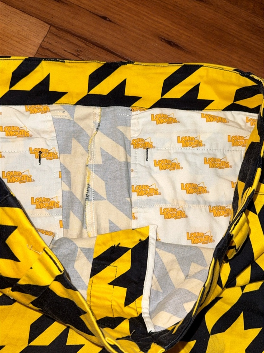 Loud Mouth Ladies Golfing Houndstooth Yellow Shorts Size: 8 excellent condition - Picture 6 of 8